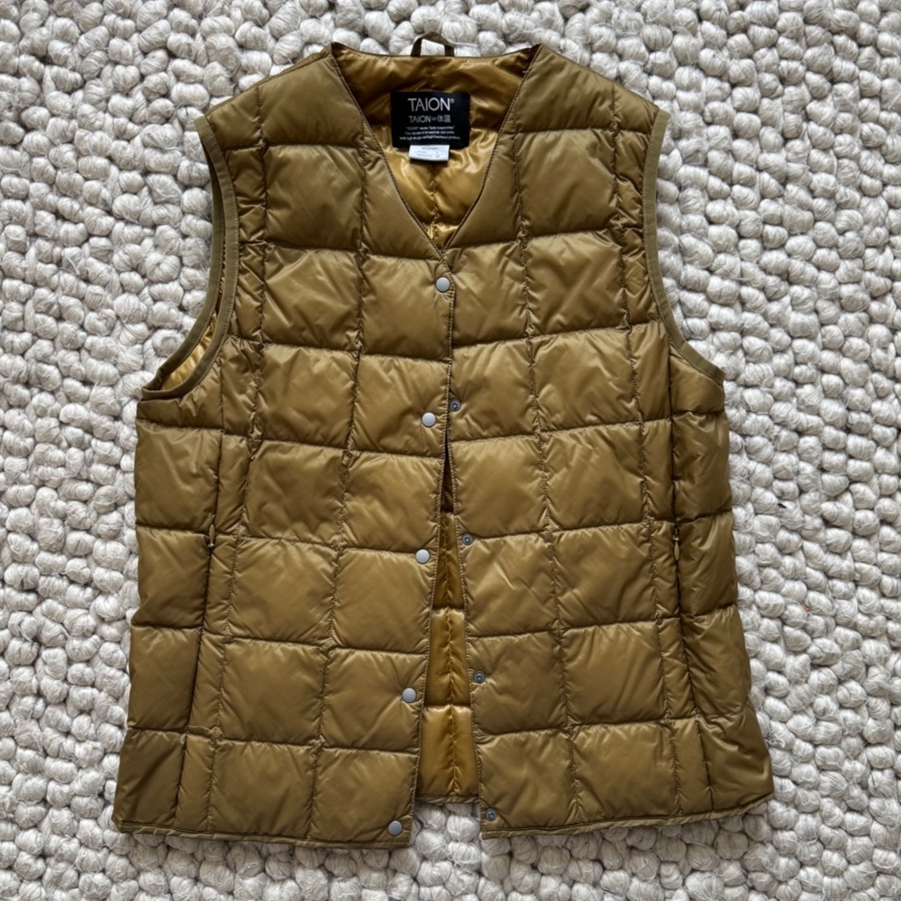 Taion Soft Shell Button V-neck Down Vest in bronze US/EU Medium - Asia Large
